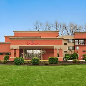 Hotel Ramada By Wyndham Southcenter ***